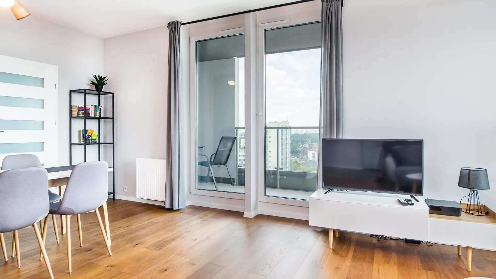 Mogilska Tower Apartments Near Tauron Arena By Inpoint - Free Underground Parking Krakow Poland