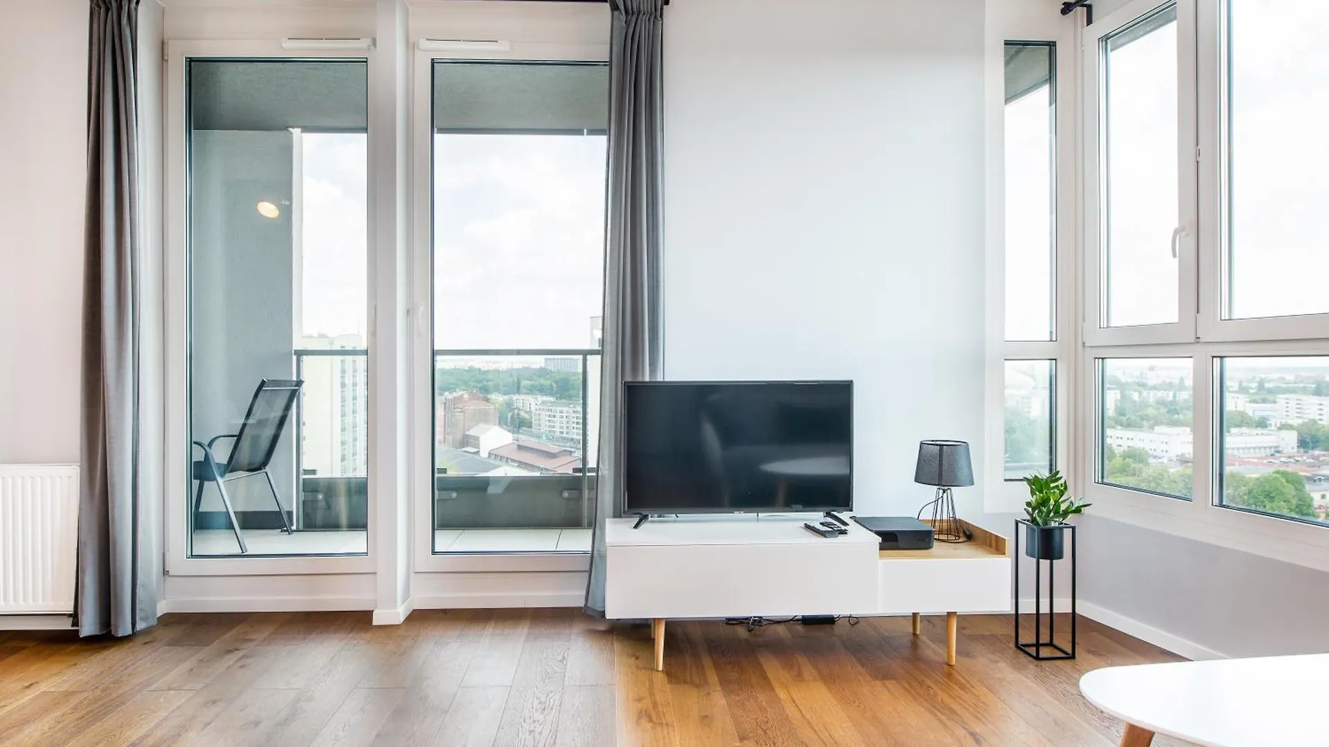 Mogilska Tower Apartments Near Tauron Arena By Inpoint - Free Underground Parking Krakow